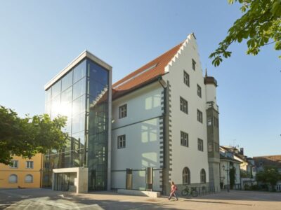 Architecture tour through the city library